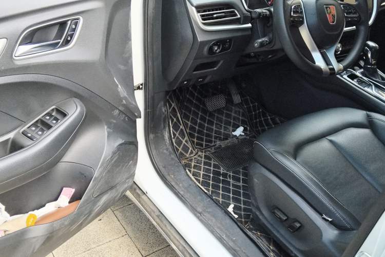 Used Roewe RX3 2018 1.6L CVT Flagship Edition Interior 3