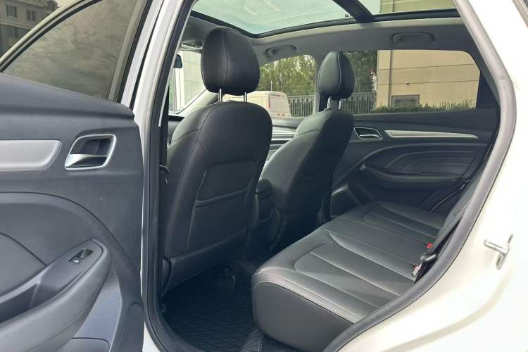 Used Roewe RX3 2018 1.6L CVT Flagship Edition Interior 3