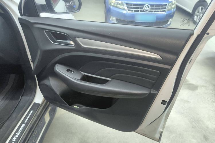 Used Roewe RX3 2018 1.6L CVT Internet Smart Edition Interior 5