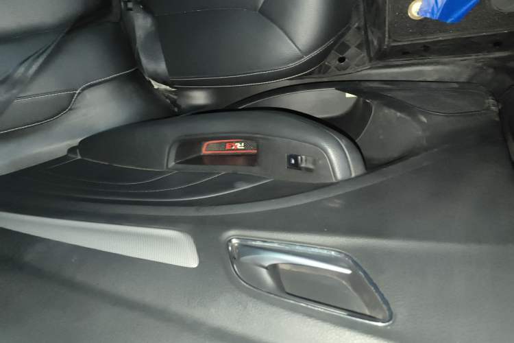 Used Roewe RX3 2018 1.6L CVT Internet Smart Edition Interior 6