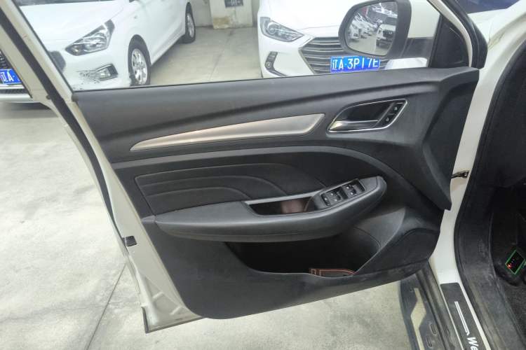 Used Roewe RX3 2018 1.6L CVT Internet Smart Edition Interior 7