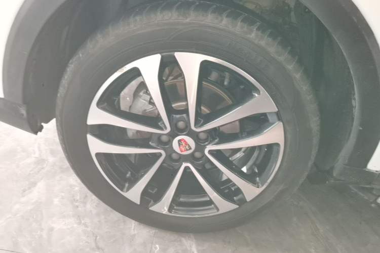 Used Roewe RX3 2018 18T Automatic Flagship Model Left Front Wheel Hub