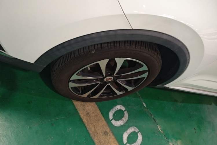 Used Roewe RX3 2018 18T Automatic Internet ZhiZun Edition Left Front Wheel Hub