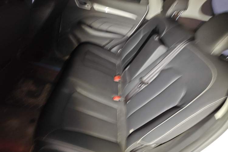 Used Roewe RX3 2018 1.6L CVT Flagship Edition Left Rear Seat
