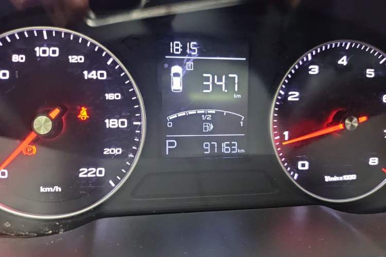 Used Roewe RX3 2018 18T Automatic Internet Smart Edition Odometer Close Up