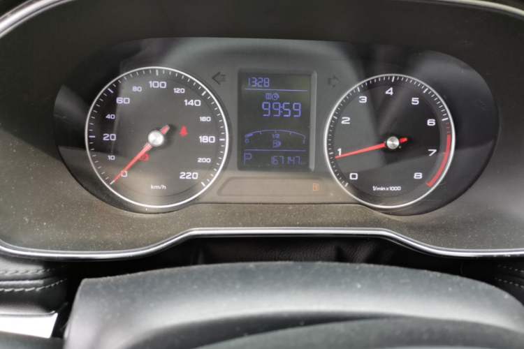 Used Roewe RX3 2018 18T Automatic Flagship Model Odometer Close Up