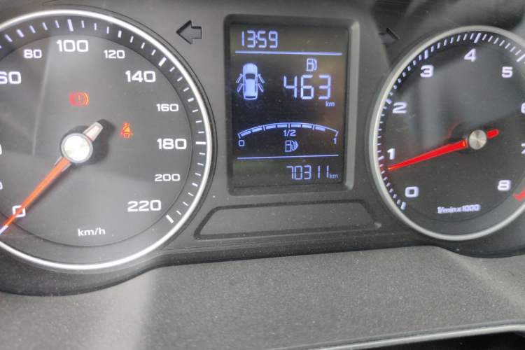Used Roewe RX3 2018 1.6L Manual Internet Smart Edition Odometer Close Up