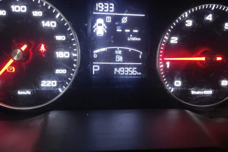Used Roewe RX3 2018 18T Automatic Flagship Model Odometer Close Up