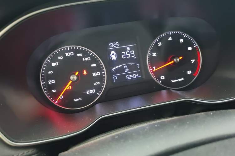 Used Roewe RX3 2018 1.6L CVT Internet Smart Edition Odometer Close Up