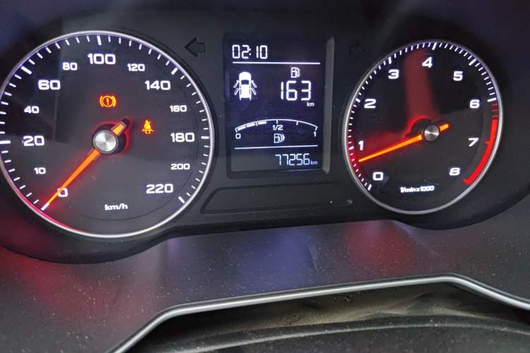 Used Roewe RX3 2018 1.6L Manual Entry-Level Model Odometer Close Up