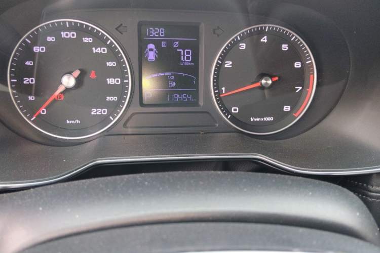 Used Roewe RX3 2018 1.6L CVT Internet Smart Edition Odometer Close Up