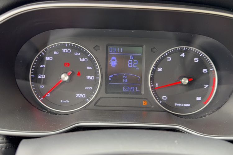 Used Roewe RX3 2018 1.6L Manual Flagship Edition Odometer Close Up