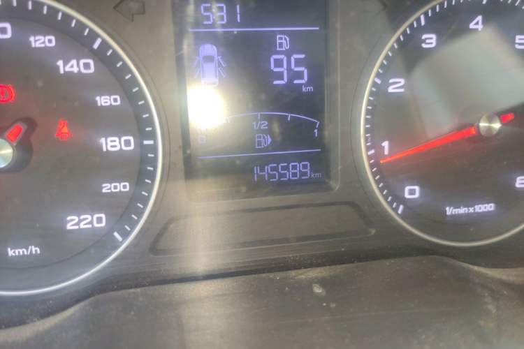 Used Roewe RX3 2018 1.6L Manual Flagship Edition Odometer Close Up