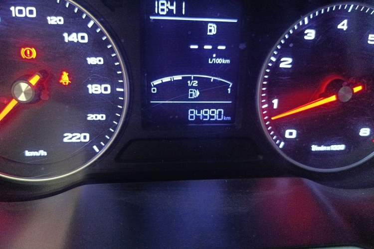 Used Roewe RX3 2018 1.6L Manual Flagship Edition Odometer Close Up