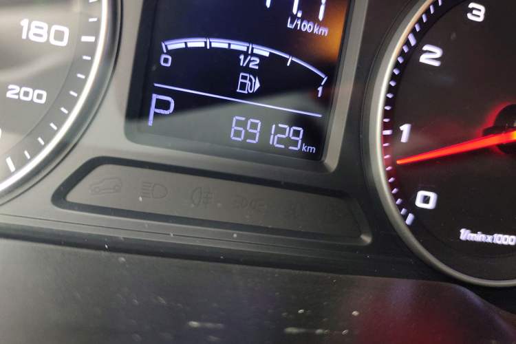 Used Roewe RX3 2018 1.6L CVT Internet Smart Edition Odometer Close Up