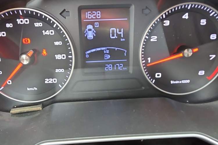 Used Roewe RX3 2018 1.6L Manual Flagship Edition Odometer Close Up