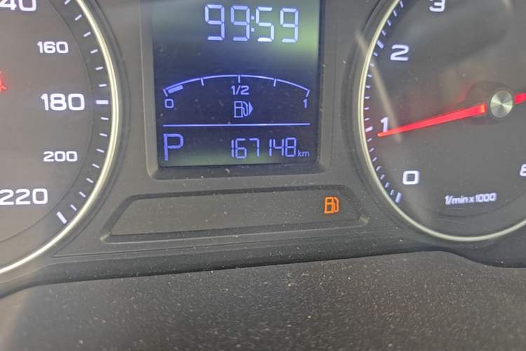 Used Roewe RX3 2018 18T Automatic Flagship Model Odometer Close Up