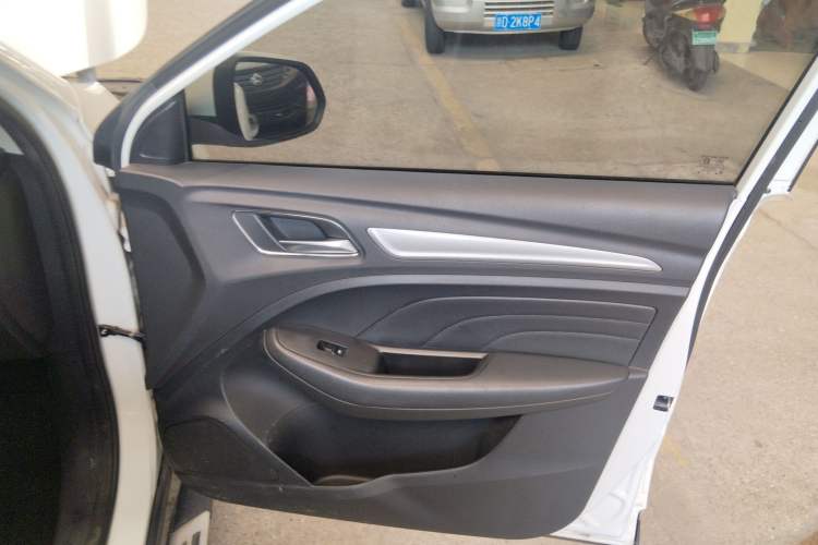 Used Roewe RX3 2018 1.6L CVT Internet Smart Edition Right Front Door Interior