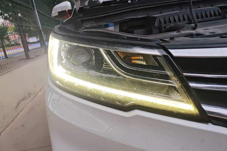 Used Roewe RX3 2018 1.6L Manual Entry-Level Model Right Front Headlight