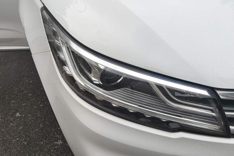 Used Roewe RX3 2018 1.6L CVT Internet Smart Edition Right Front Headlight