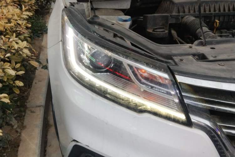 Used Roewe RX3 2018 1.6L Manual Flagship Edition Right Front Headlight