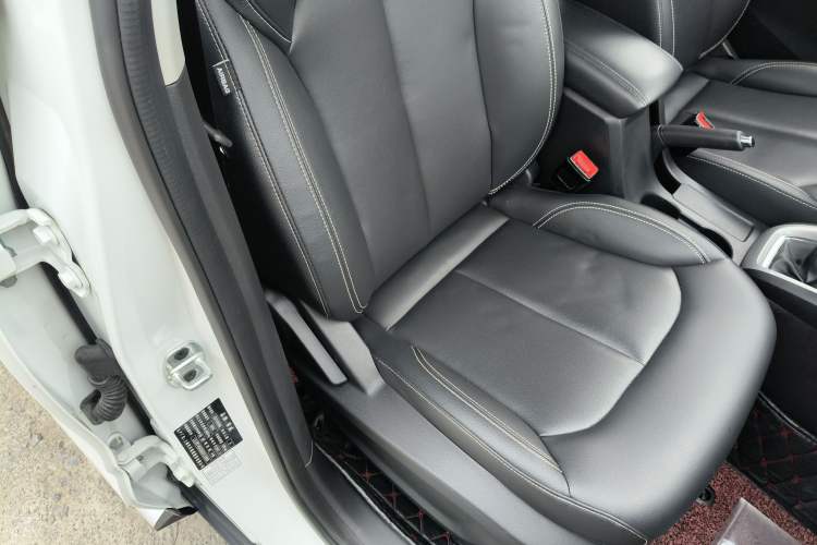 Used Roewe RX3 2018 1.6L Manual Flagship Edition Right Front Seat
