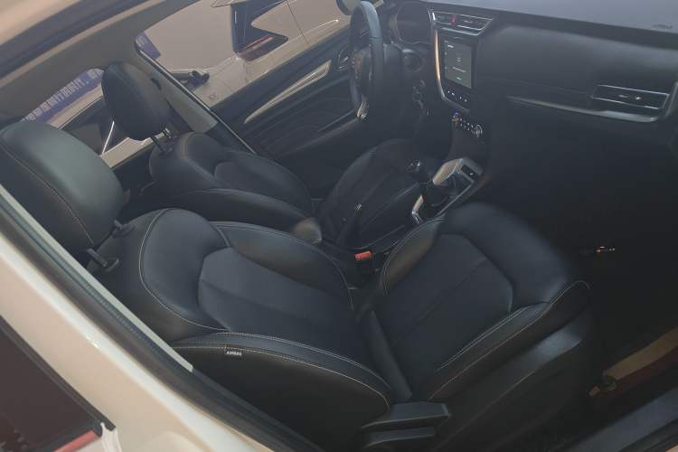 Used Roewe RX3 2018 1.6L Manual Internet Smart Edition Right Front Seat