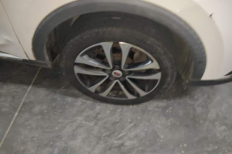 Used Roewe RX3 2018 18T Automatic Flagship Model Right Front Wheel Hub