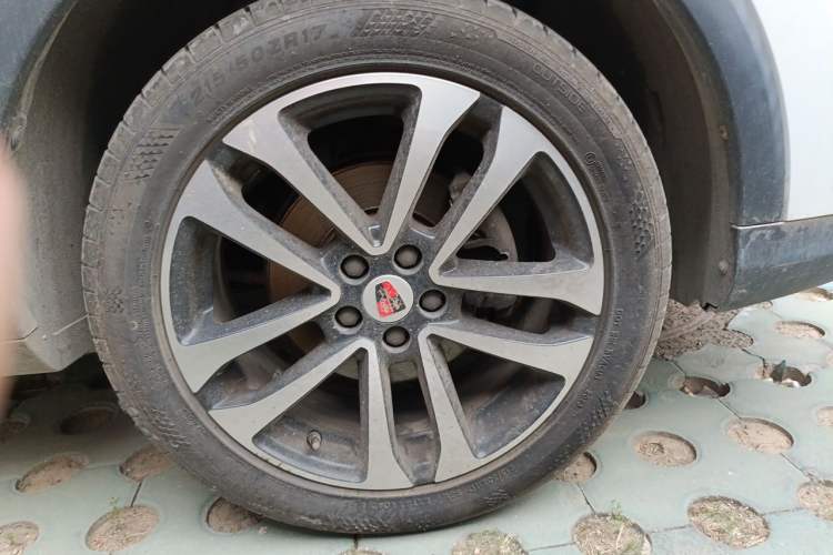Used Roewe RX3 2018 18T Automatic Internet ZhiZun Edition Right Front Wheel Hub