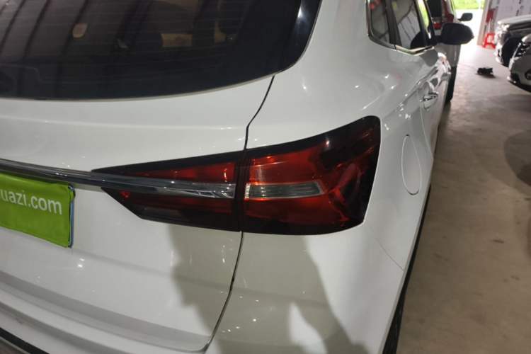 Used Roewe RX3 2018 1.6L CVT Flagship Edition Right Rear Taillight