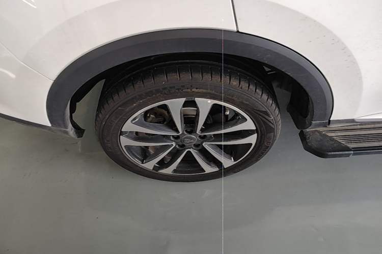 Used Roewe RX3 2018 18T Automatic Internet Smart Edition Right Rear Wheel Hub