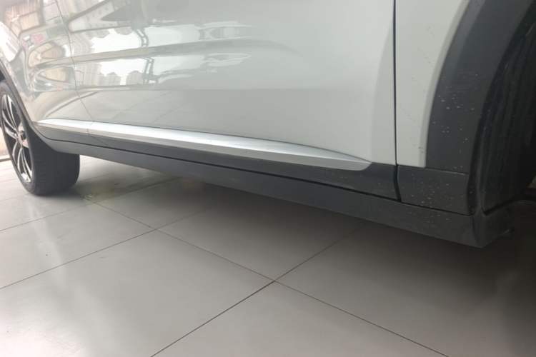 Used Roewe RX3 2018 1.6L CVT Flagship Edition Right Side Sill