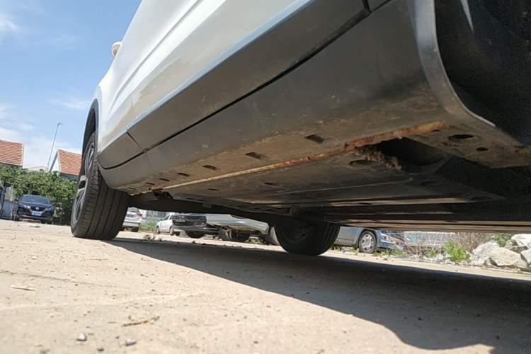 Used Roewe RX3 2018 1.6L CVT Internet Smart Edition Right Side Sill