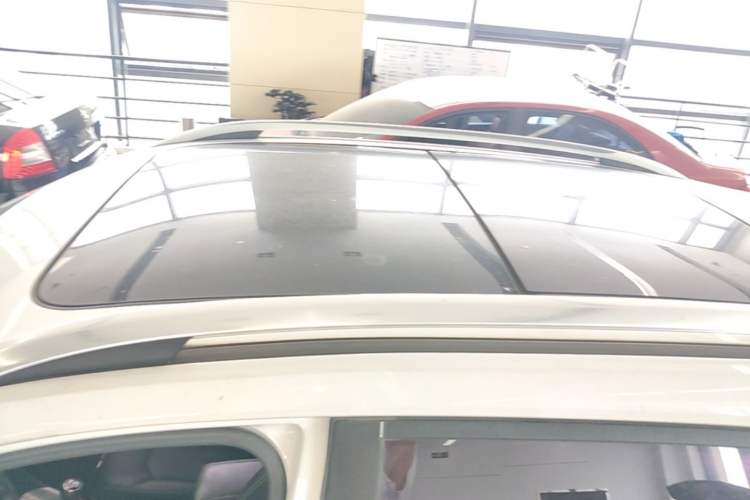 Used Roewe RX3 2018 1.6L Manual Flagship Edition Roof
