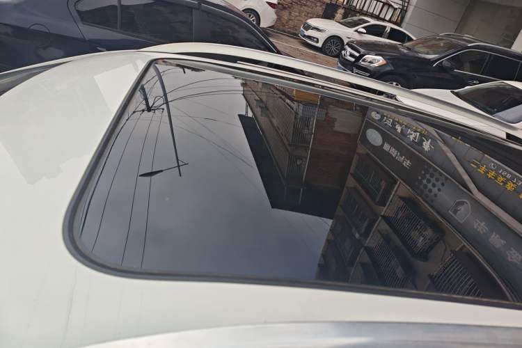 Used Roewe RX3 2018 1.6L Manual Flagship Edition Roof