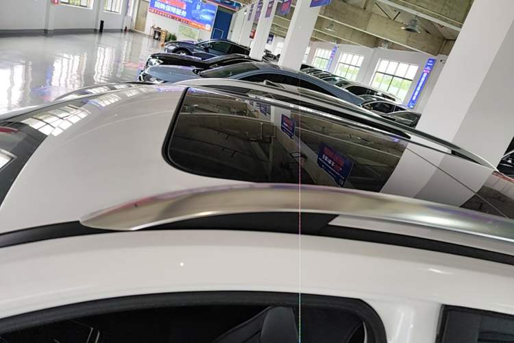 Used Roewe RX3 2018 18T Automatic Internet Smart Edition Roof