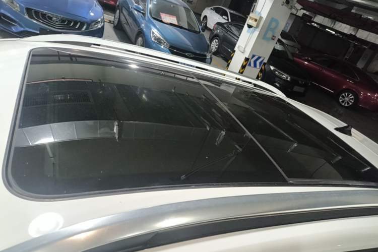 Used Roewe RX3 2018 1.6L CVT Flagship Edition Roof