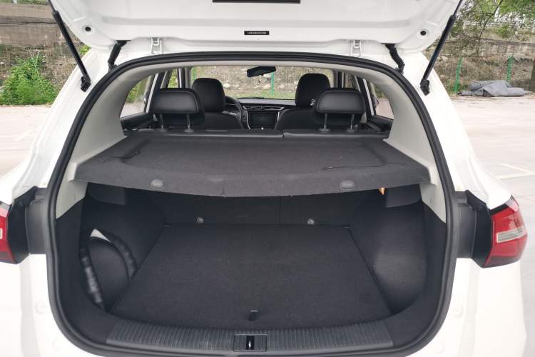 Used Roewe RX3 2018 1.6L Manual Flagship Edition Trunk