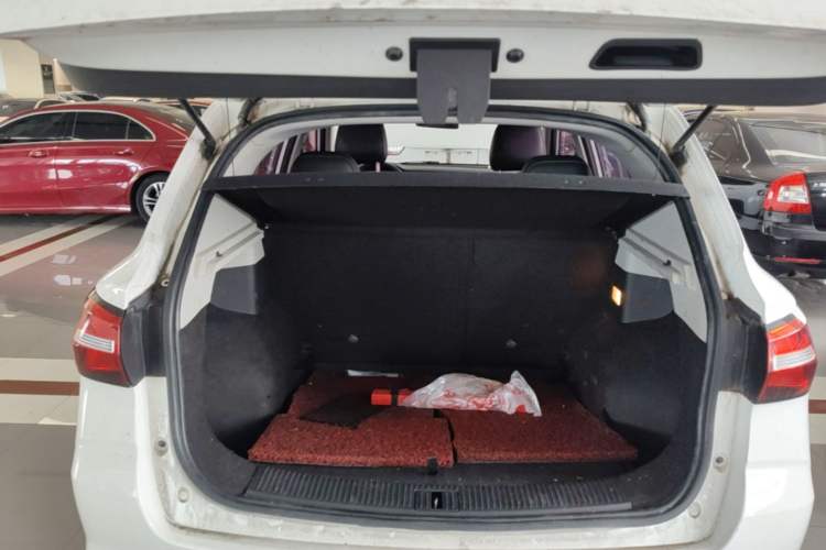 Used Roewe RX3 2018 1.6L Manual Flagship Edition Trunk