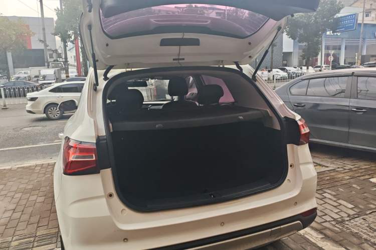 Used Roewe RX3 2018 1.6L Manual Flagship Edition Trunk