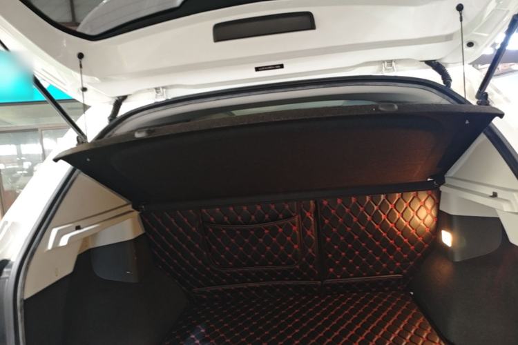 Used Roewe RX3 2018 18T Automatic Internet ZhiZun Edition Trunk