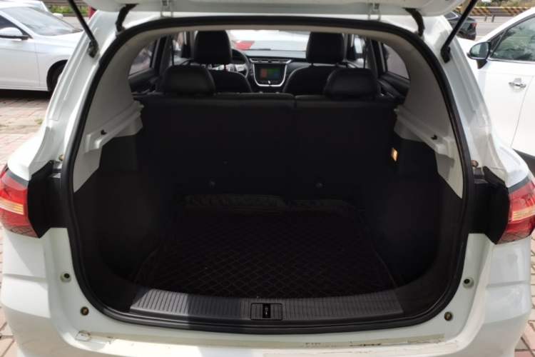 Used Roewe RX3 2018 1.6L Manual Flagship Edition Trunk