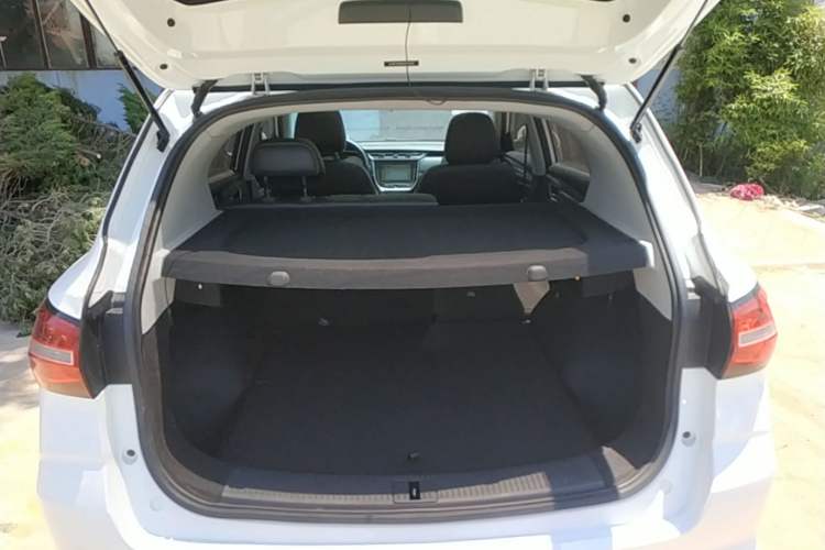 Used Roewe RX3 2018 1.6L CVT Internet Smart Edition Trunk