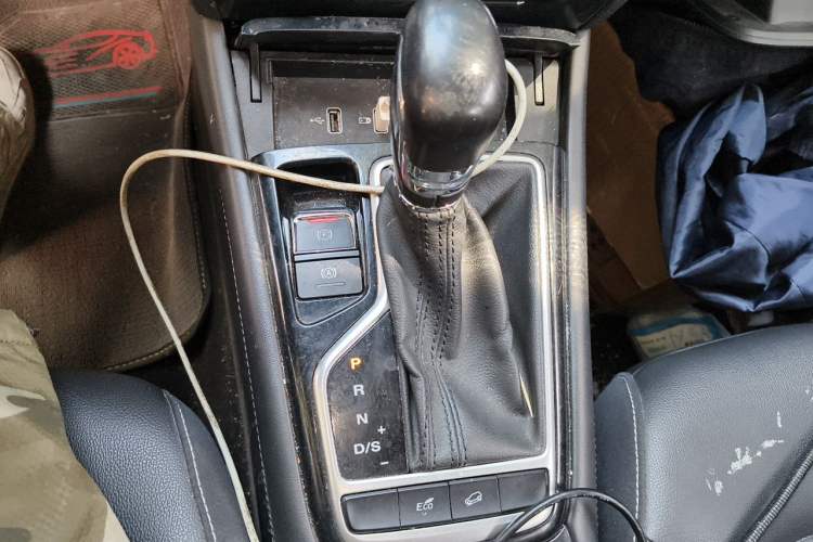 Used Roewe RX3 2018 1.6L CVT Flagship Edition Gear Lever