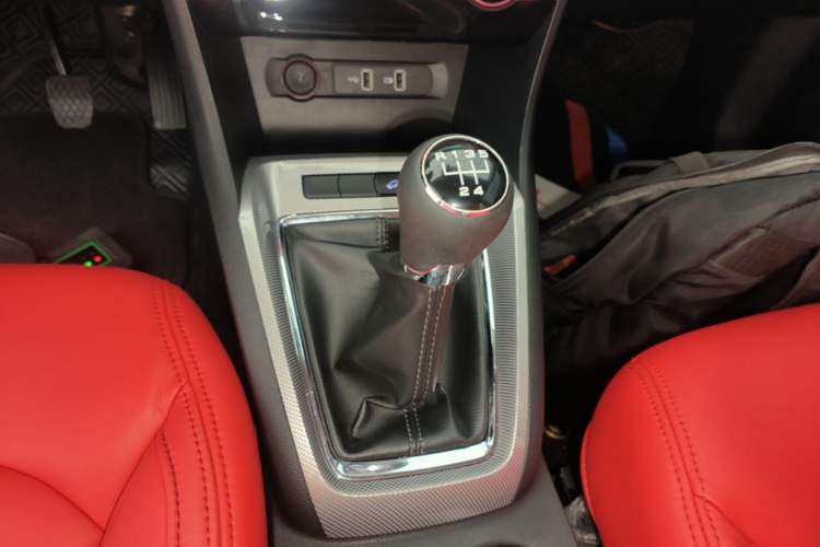 Used Roewe RX3 2020 1.6L Manual 4G Connect Super-Fresh Elite Edition Gear Lever