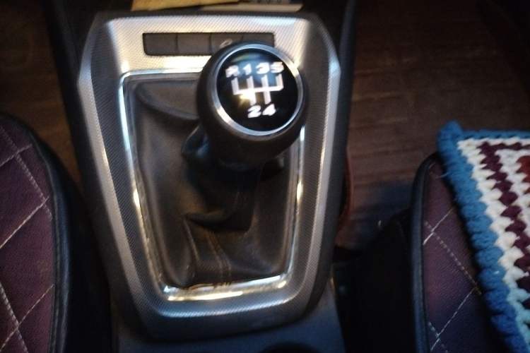Used Roewe RX3 2020 1.6L Manual 4G Connect Super-Fresh Elite Edition Gear Lever
