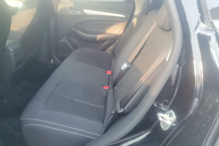 Used Roewe RX3 2020 1.6L Manual - Ultra-Fresh Entry Version Interior 4