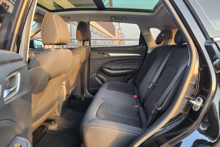 Used Roewe RX3 2020 1.6L Manual - Ultra-Fresh Entry Version Interior 6