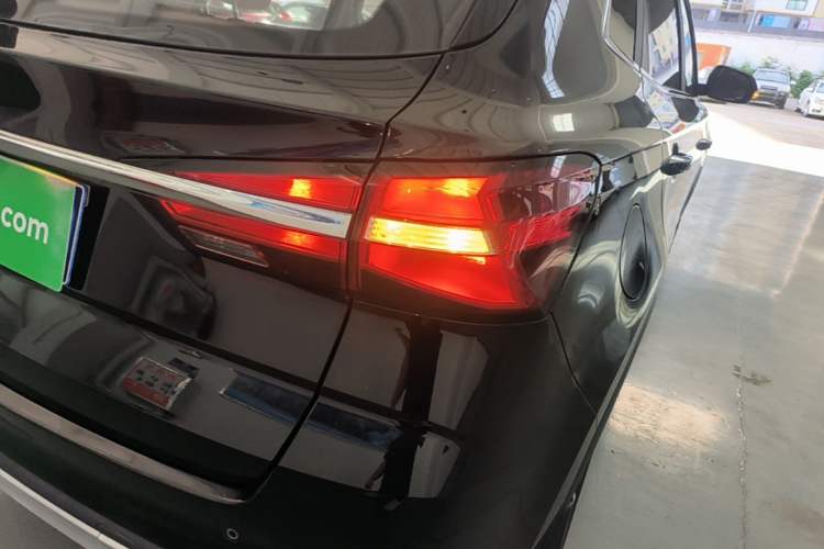 Used Roewe RX3 2020 1.6L Manual 4G Connect Super-Fresh Elite Edition Right Rear Taillight