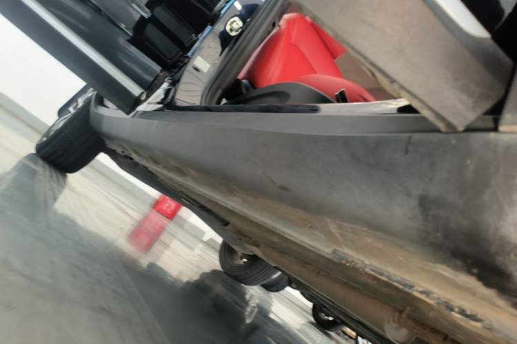 Used Roewe RX3 2020 1.6L Manual 4G Connect Super-Fresh Elite Edition Right Side Sill